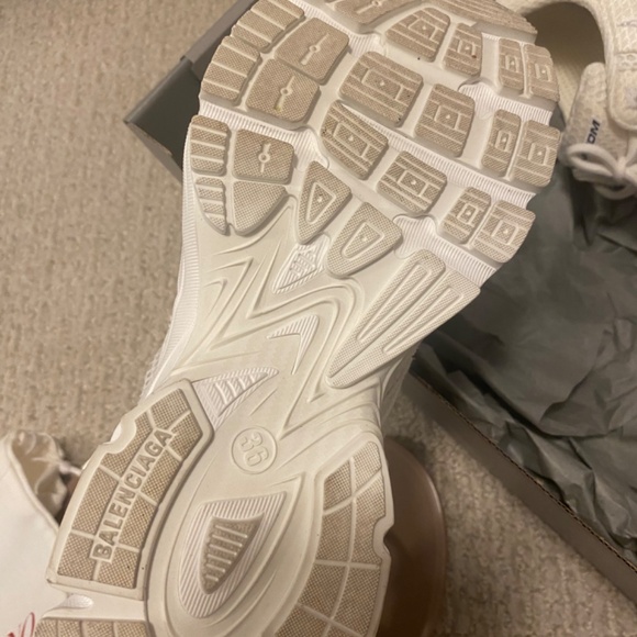Balenciaga sneaker size 6 - Picture 5 of 16